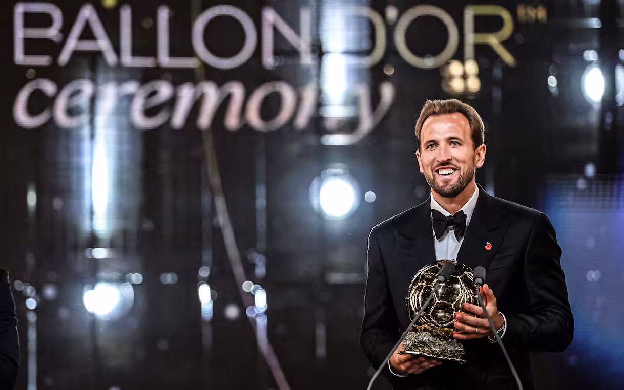 Harry Kane vince il Pallone d'Oro 2026, Mbappé secondo e Yamal terzo: tutti i riconoscimenti della serata
