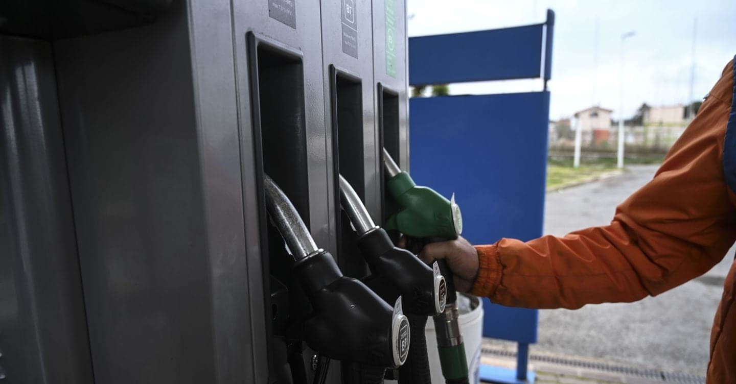 Carburanti, prezzi ancora su: verso un nuovo giro di accise mobili