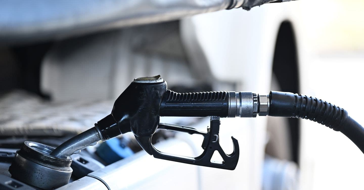 Carburanti, i prezzi scendono ma anche le quotazioni internazionali