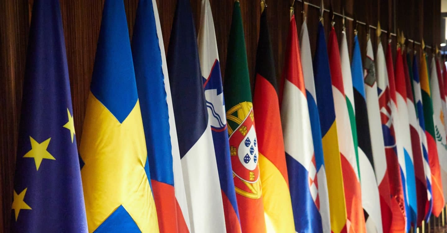 La Ue vara il codice  per contrastare foto e video  manipolati dall’AI