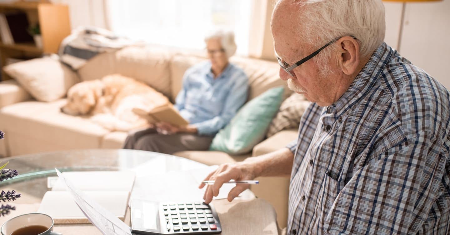Pensioni: maxi tagli alle rivalutazioni, alla nuova “quota 100” 2,5 miliardi in tre anni