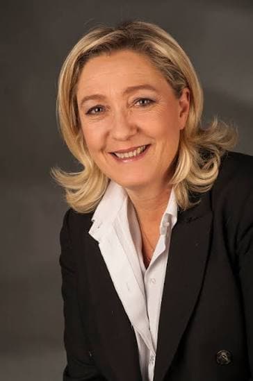 Francia, Le Pen dà il via alla sfida per l'Eliseo: «È una lotta contro le forze del declino»
