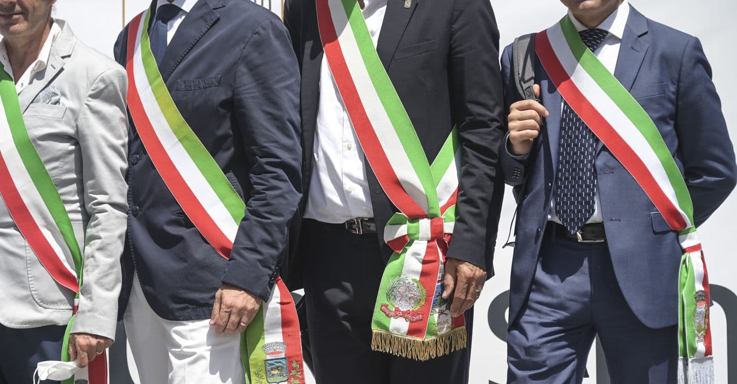 Comuni, il Governo in ritardo sui fondi: «A rischio gli stipendi di luglio»