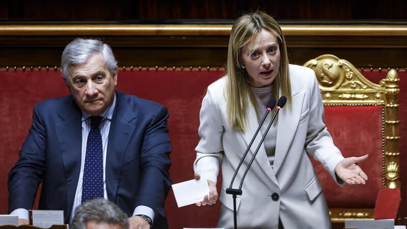 Legge elettorale, tensioni dopo il voto sulle preferenze. Opposizioni all'attacco: «Meloni è sfiduciata». Tajani e Ciriani: «Il governo continua»