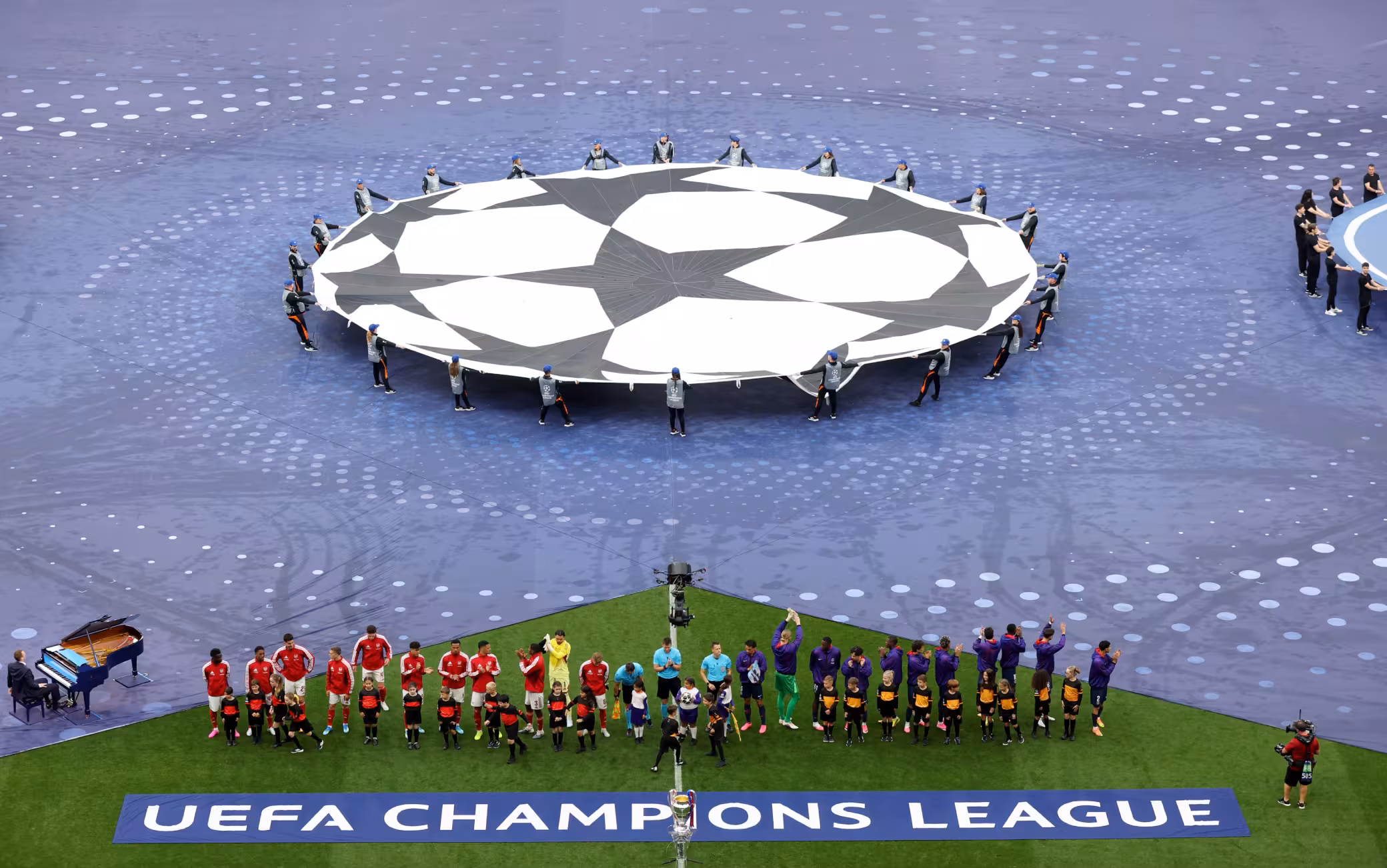 Champions League, serata difficile per Inter e Napoli. Il Bayern si salva, Barcellona e Arsenal inarrestabili. Stasera Roma-Real Madrid