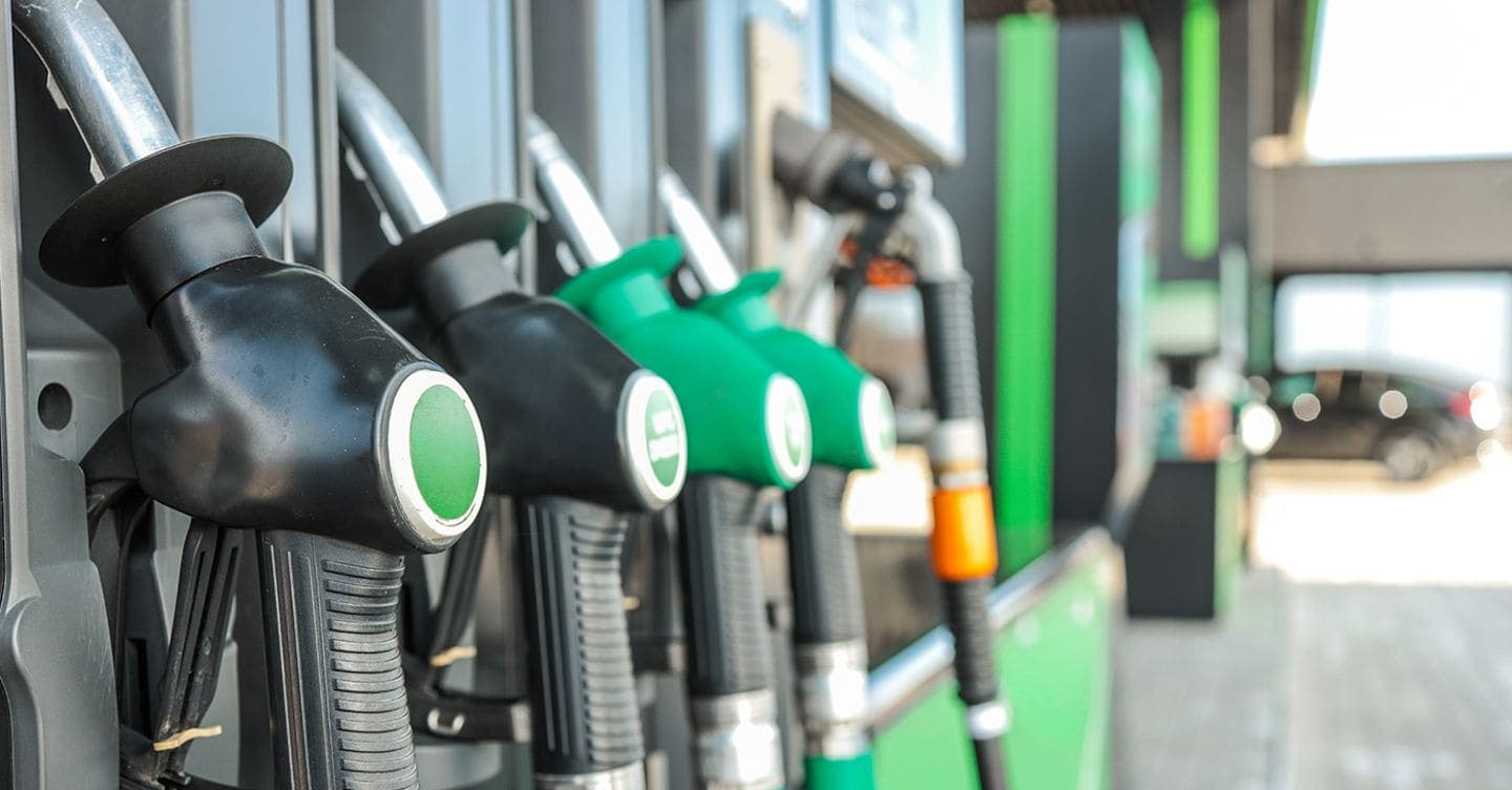 I carburanti aumentano ancora: in un mese la benzina costa 5,5 centesimi in più