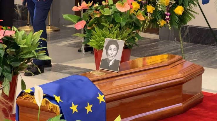 Roma rende omaggio a Emma Bonino: folla in Campidoglio e tributo unanime della politica