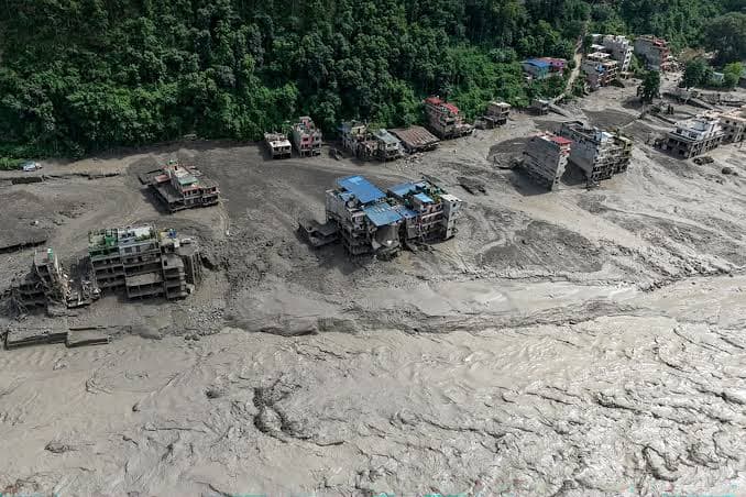 Disastro in Nepal e Tibet: alluvione causa oltre 1.200 morti e migliaia di dispersi