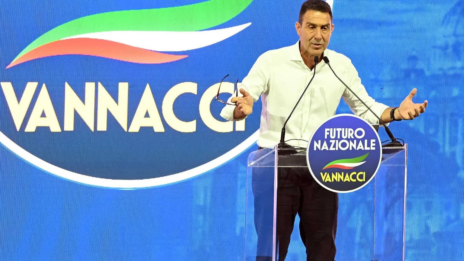 Vannacci: "Meglio senza gonna? La mia preferenza per le donne"