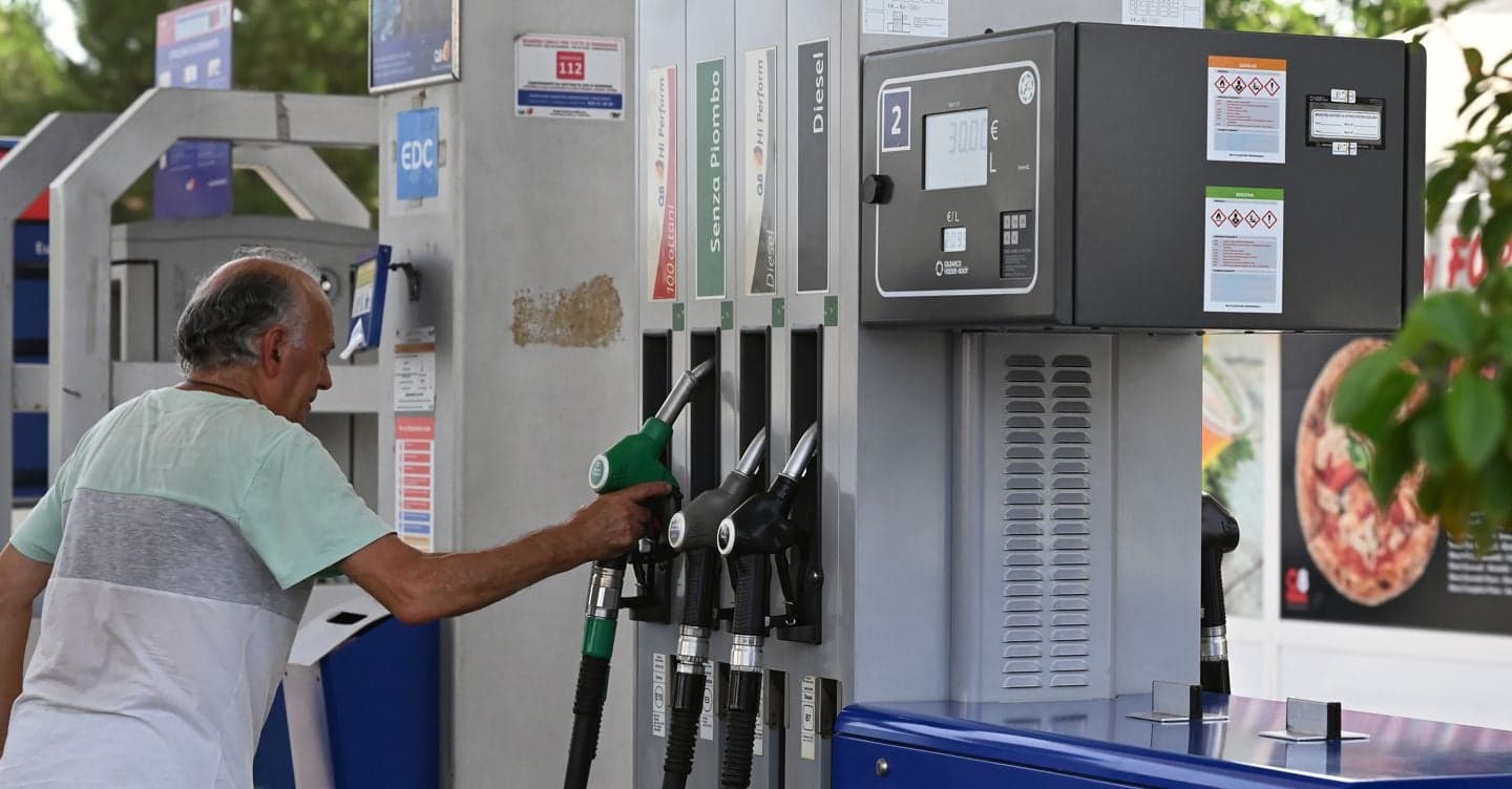 Accise carburanti, altra proroga al taglio. Aiuti mirati in pista da ottobre