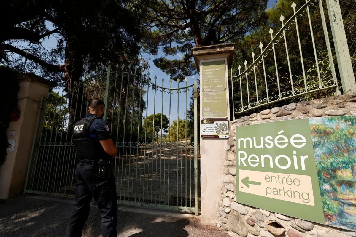 Ritrovati in Francia i due dipinti di Renoir rubati: sei arresti